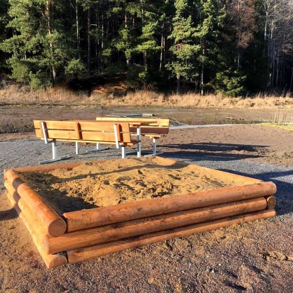 Sandkasten aus Rundholz, 212 x 212 cm