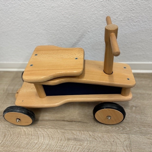 Jasper Holz-Rutscher - Ausstellungsexemplar Jasper Holz-Rutscher - Ausstellungsexemplar