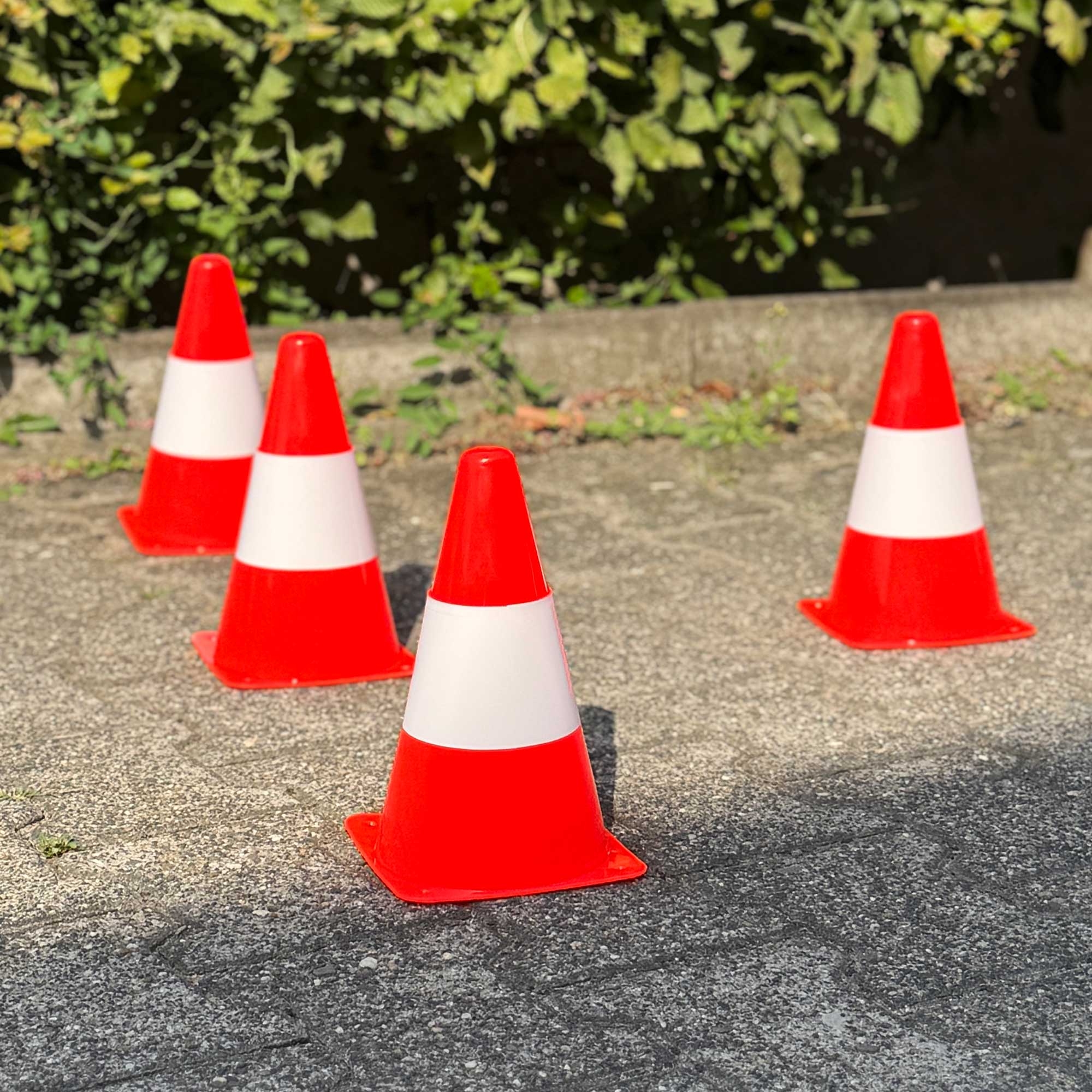 Pylone 4 Stück Leitkegel mit 1 weißem Streifen