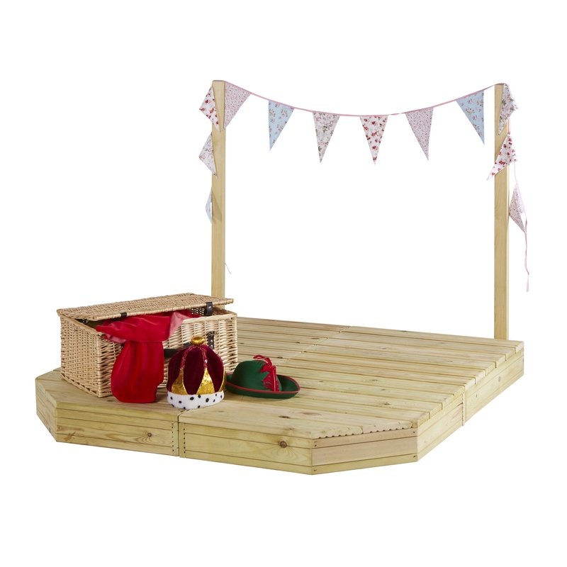 Cosy Bühne aus Holz – für kreatives Rollenspiel