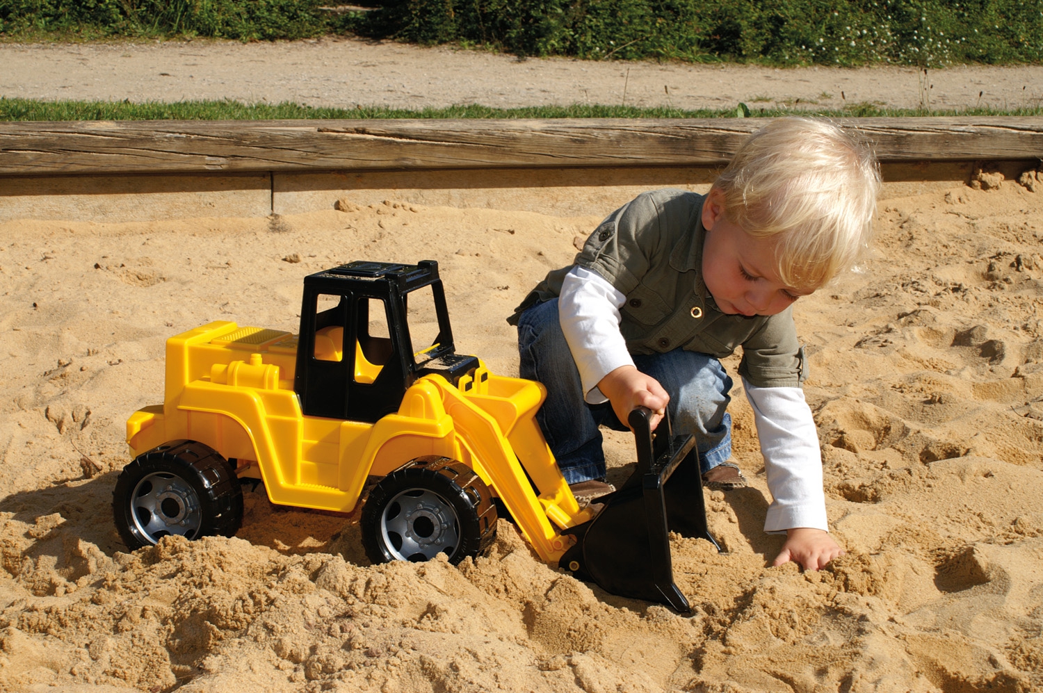 GIGA Trucks Aufsitz-Schaufellader GIGA Trucks Aufsitz-Schaufellader
