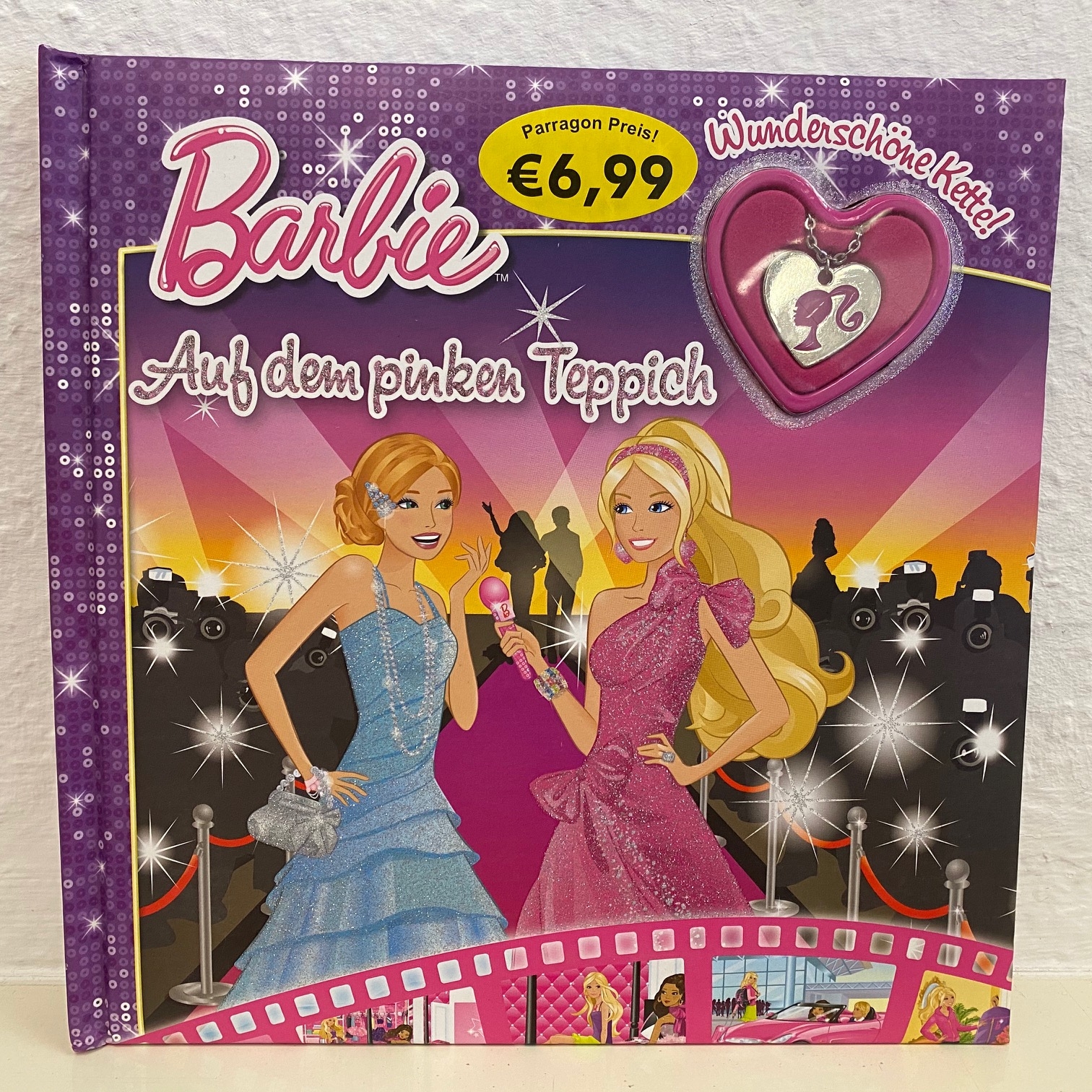 Barbie auf dem pinken Teppich - Buch mit Kette