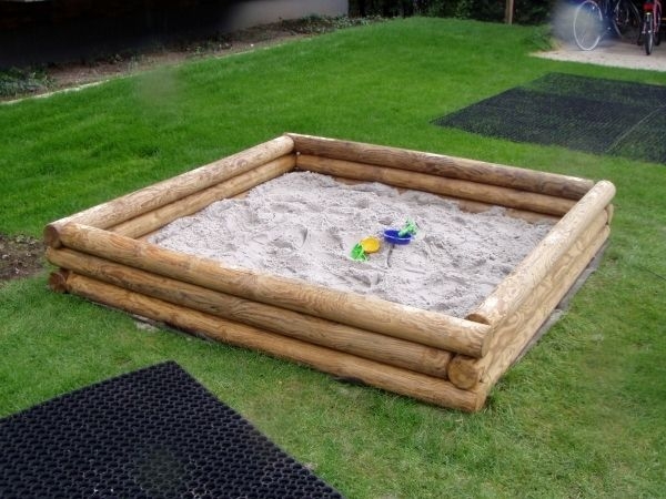 Sandkasten aus Rundholz, 212 x 212 cm